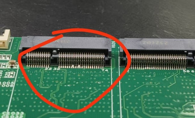 PCB 背钻塞孔翻车记！绿油凸起竟让焊接 “手牵手” 短路